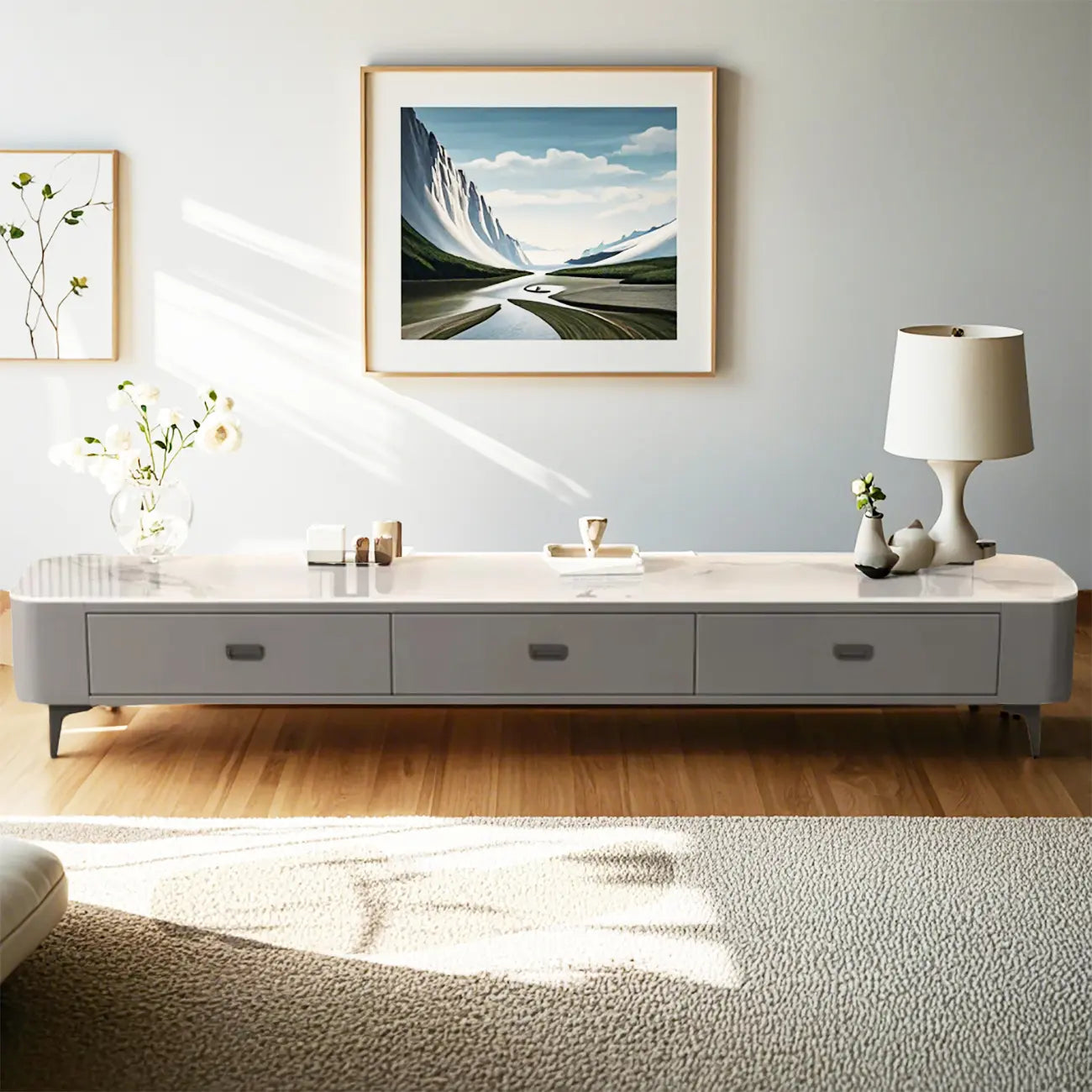 Meuble TV moderne avec plateau en marbre et rangement intégré pour salon