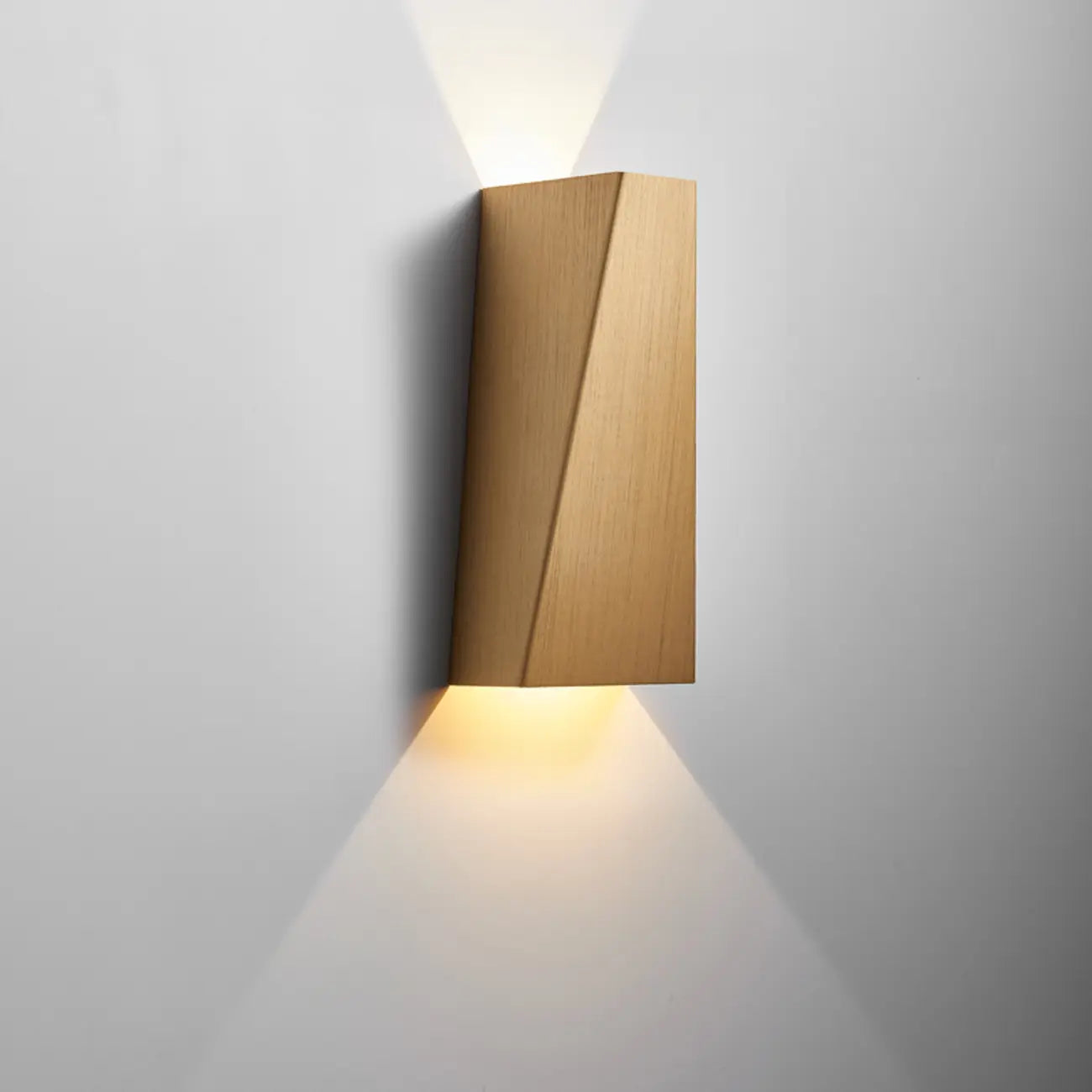 Applique murale géométrique simple à 2 lumières avec abat-jour en métal