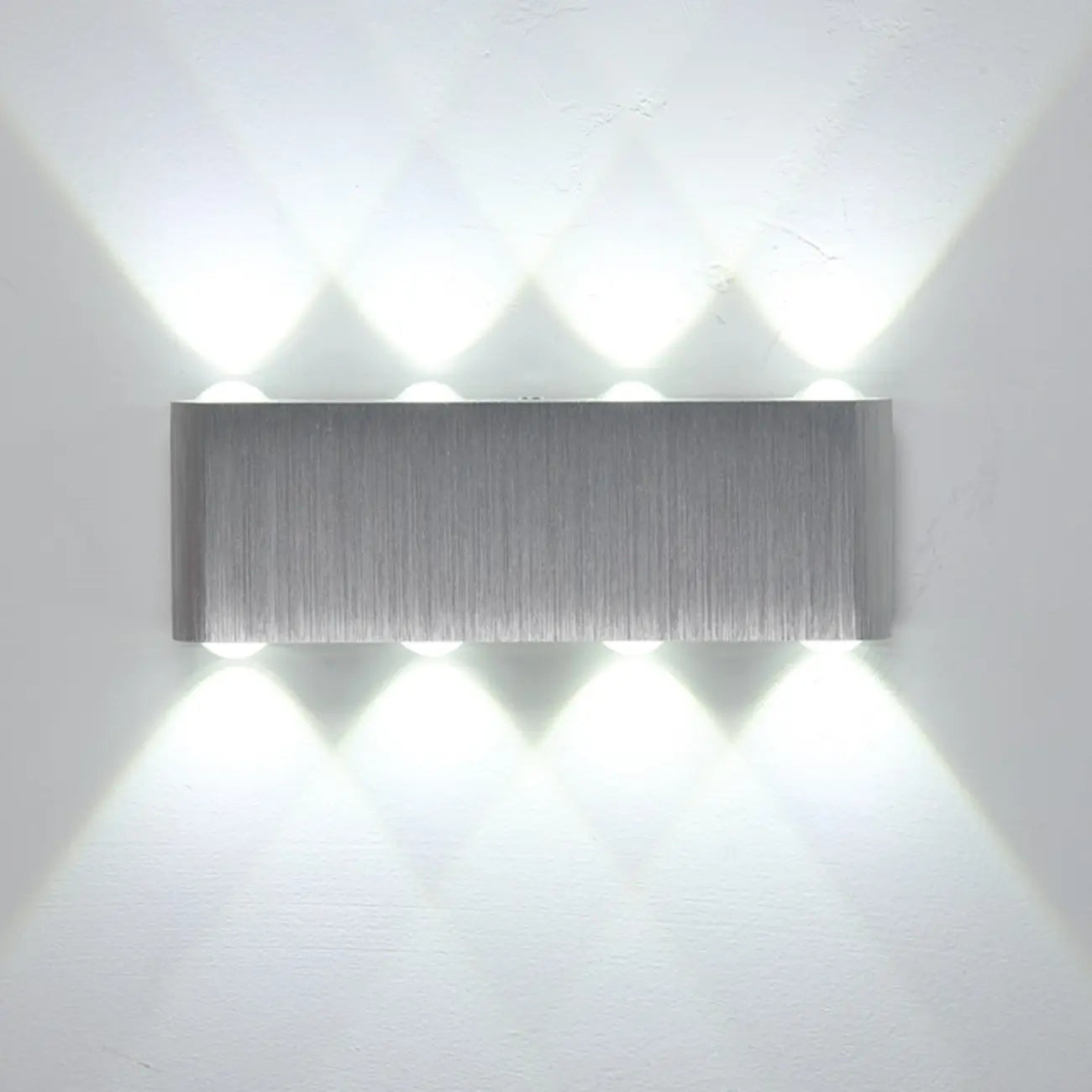 Applique murale triangulaire moderne argentée à LED pour la décoration intérieure