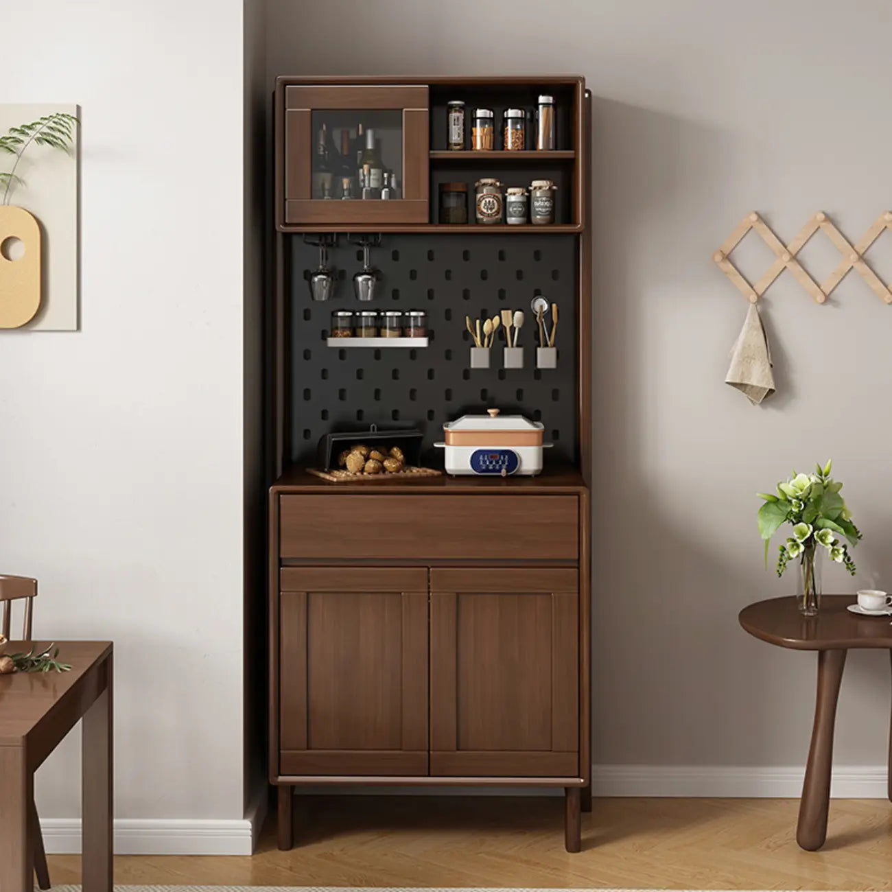 Buffet nordique multifonctionnel en bois naturel avec étagère