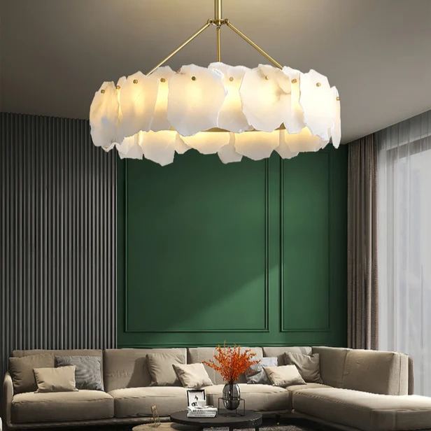 Lustre circulaire en albâtre blanc avec tige de suspension en laiton