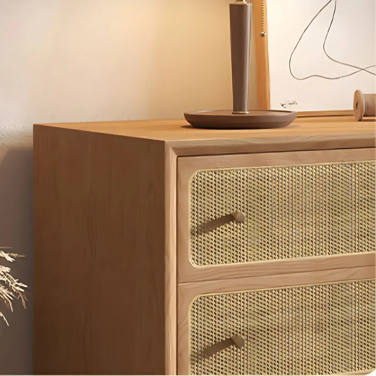 Commode tropicale en bois avec tiroirs et poignées dorées