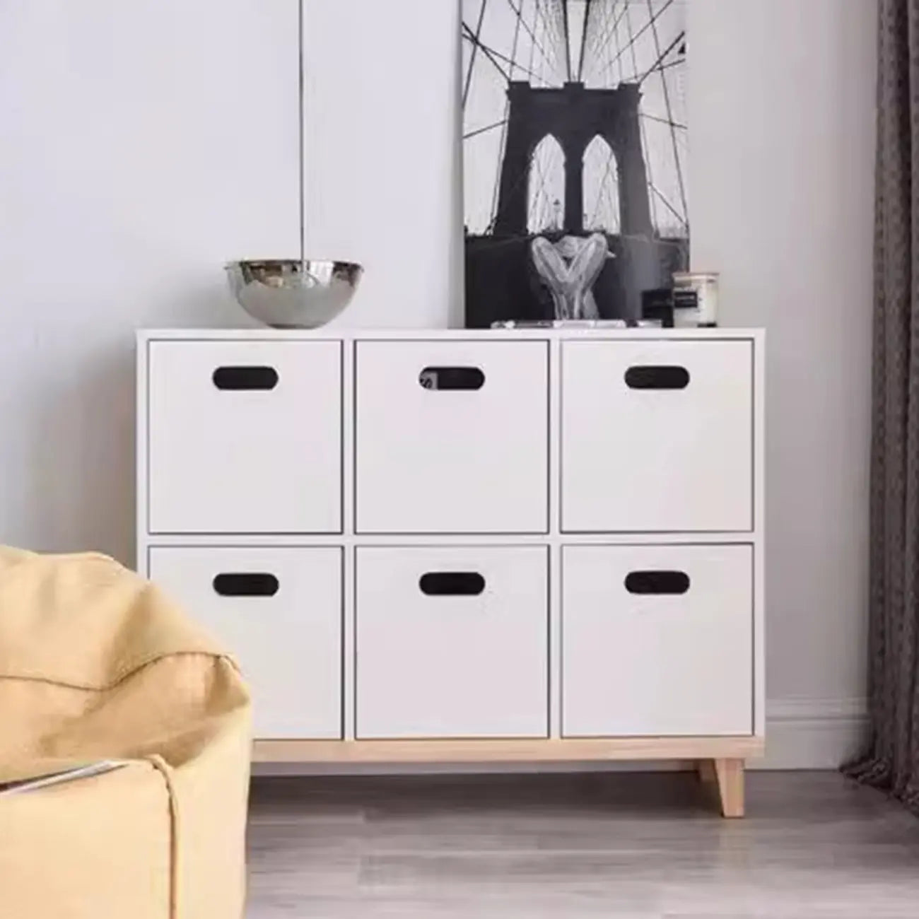 Armoire de rangement compartimentée en bois massif durable avec encoches