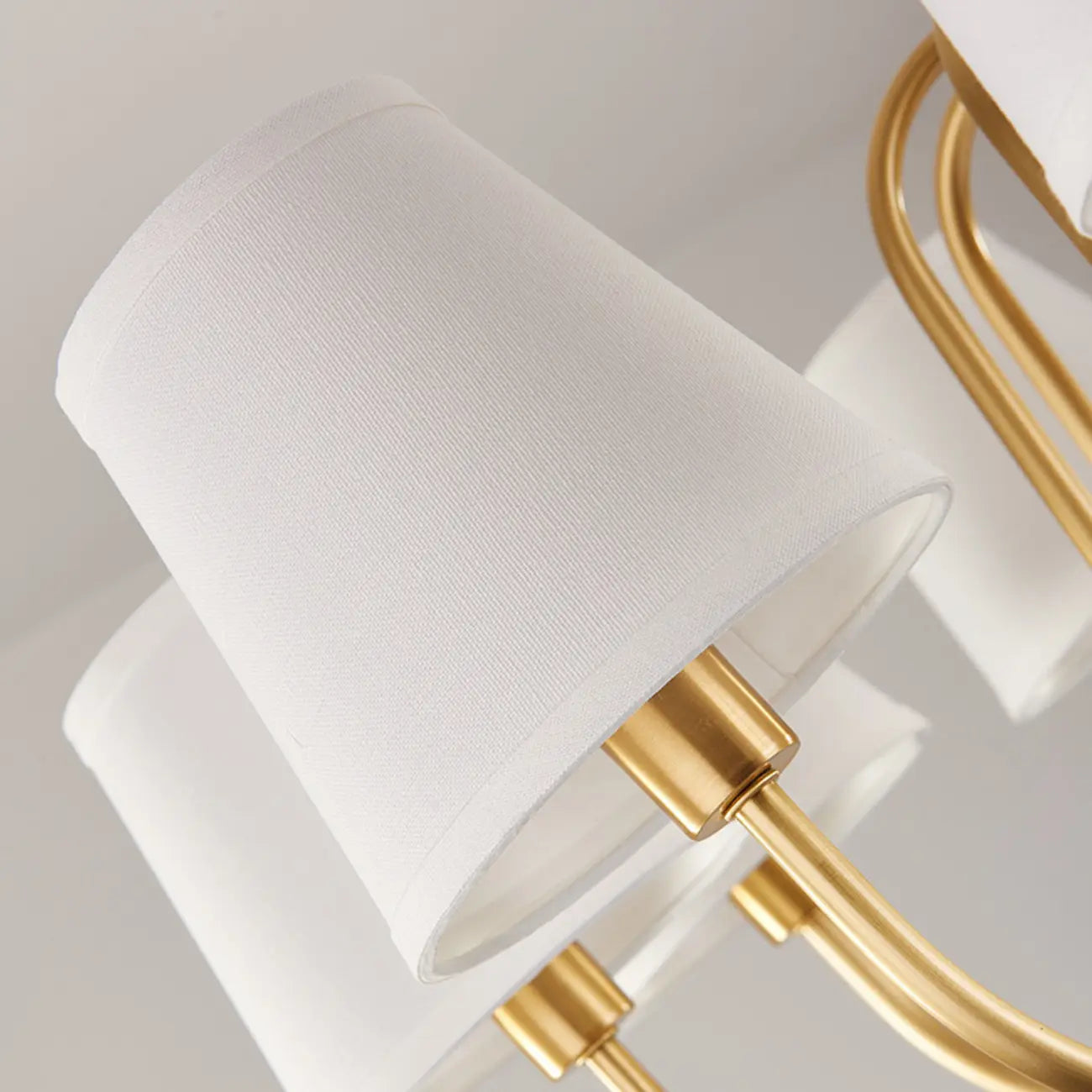 Lustre suspendu moderne en laiton avec abat-jour en tissu