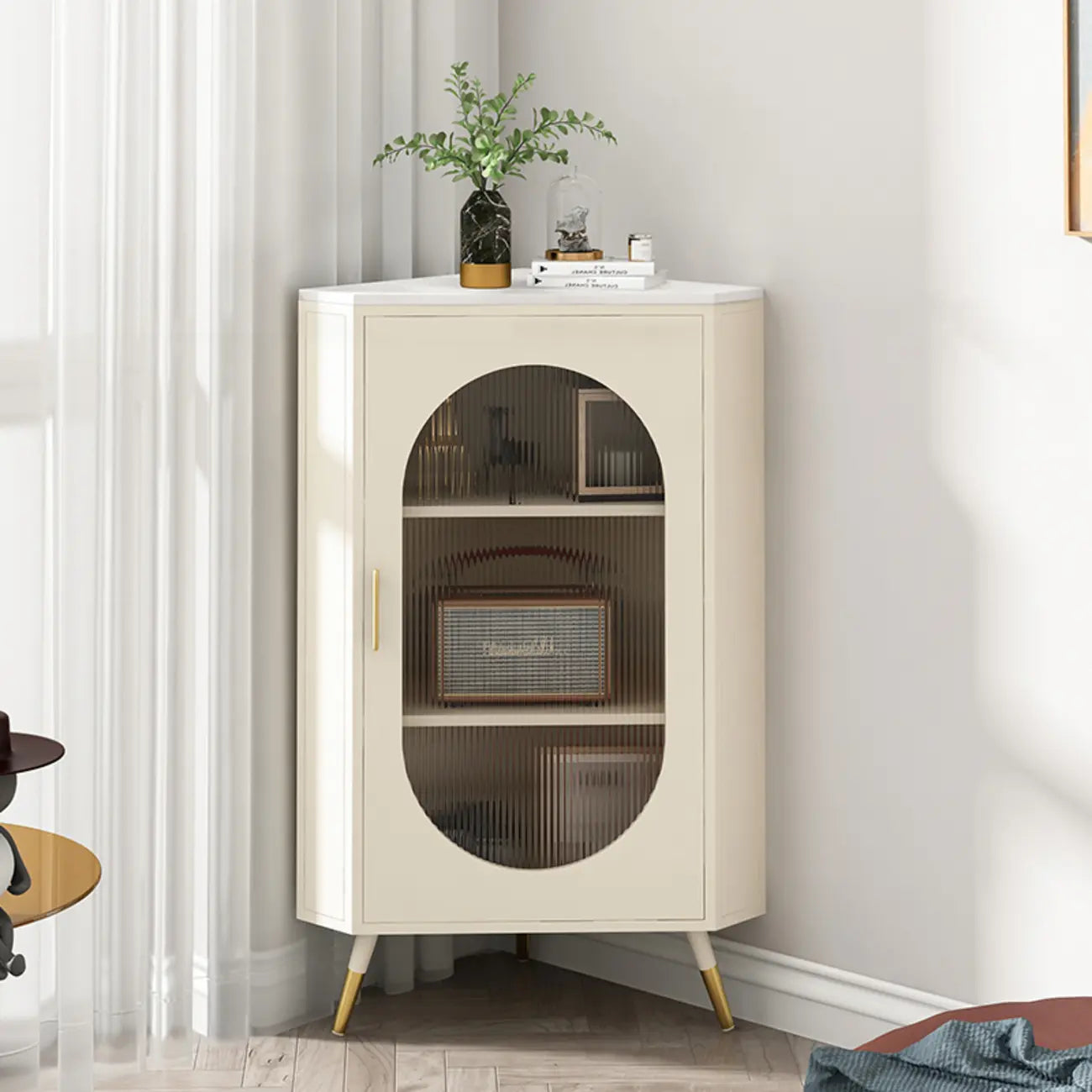 Meuble d'angle blanc à 3 pieds avec plateau imitation marbre et piètement en fer