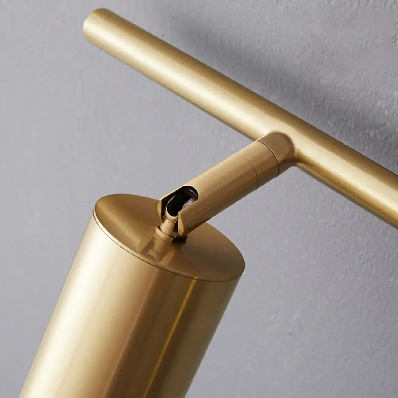 Applique murale moderne en métal pour salle de bain avec abat-jour en cuivre