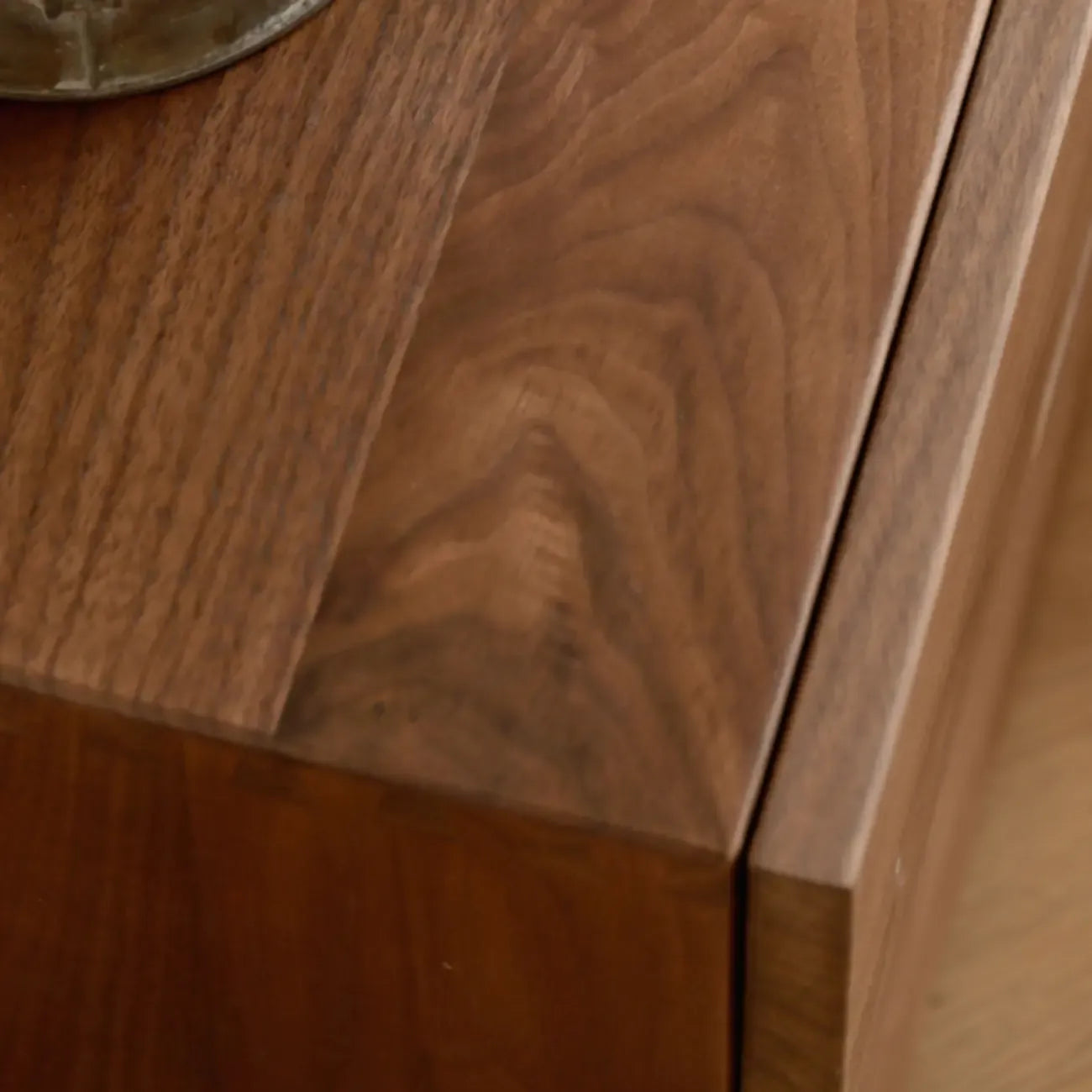 Table de chevet scandinave en bois brun avec 2 tiroirs