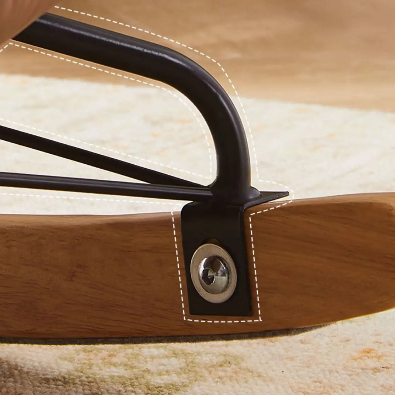 Fauteuil à bascule rembourré beige à assise large avec repose-pieds