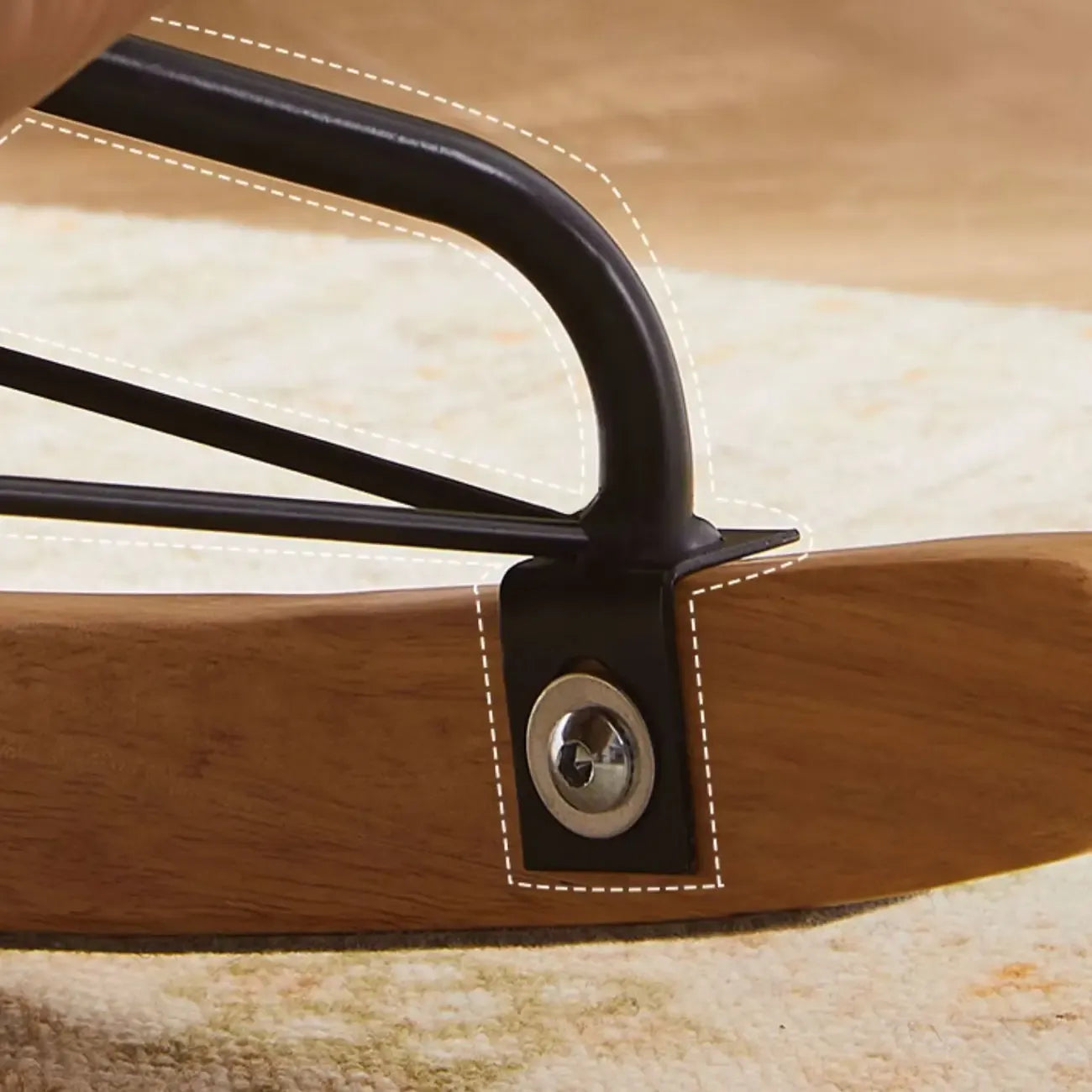 Fauteuil à bascule rembourré beige à assise large avec repose-pieds