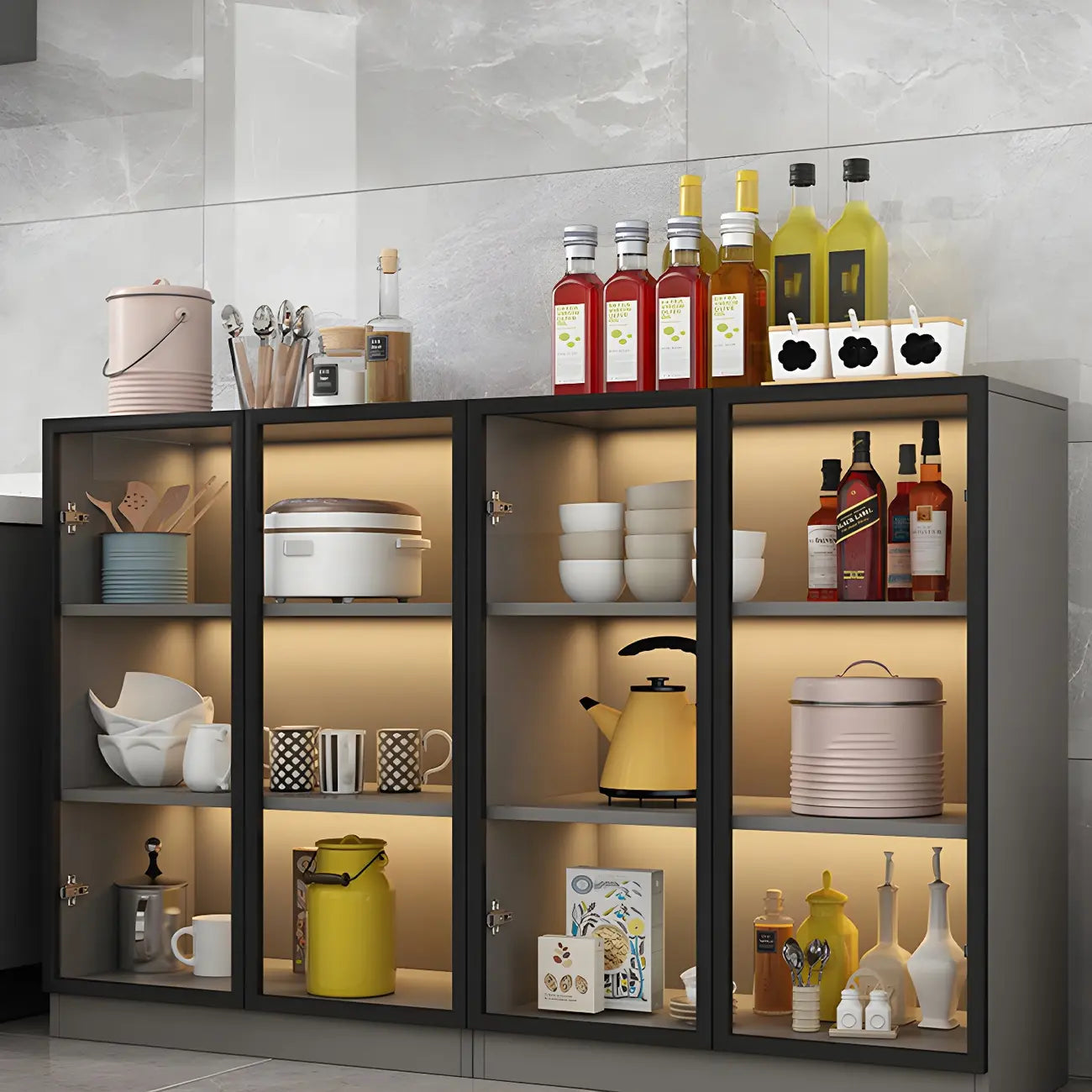 Vitrine moderne en bois gris avec portes vitrées