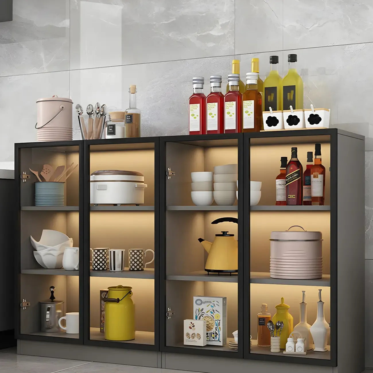 Vitrine moderne en bois gris avec portes vitrées