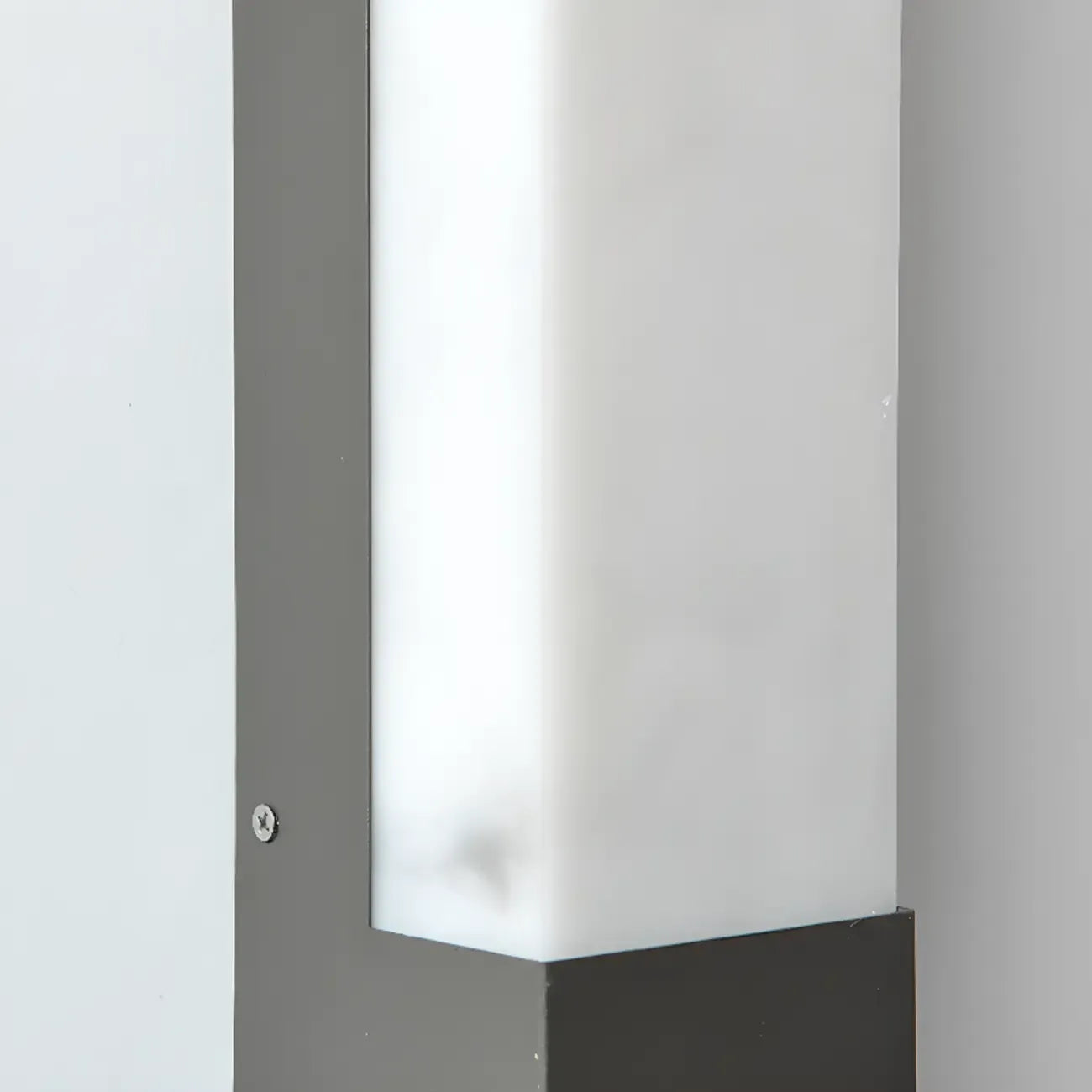 Applique murale extérieure en acier noir avec abat-jour en polymère