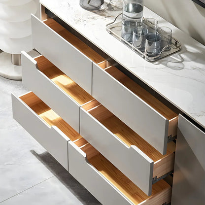 Buffet moderne avec comptoir en pierre et placards