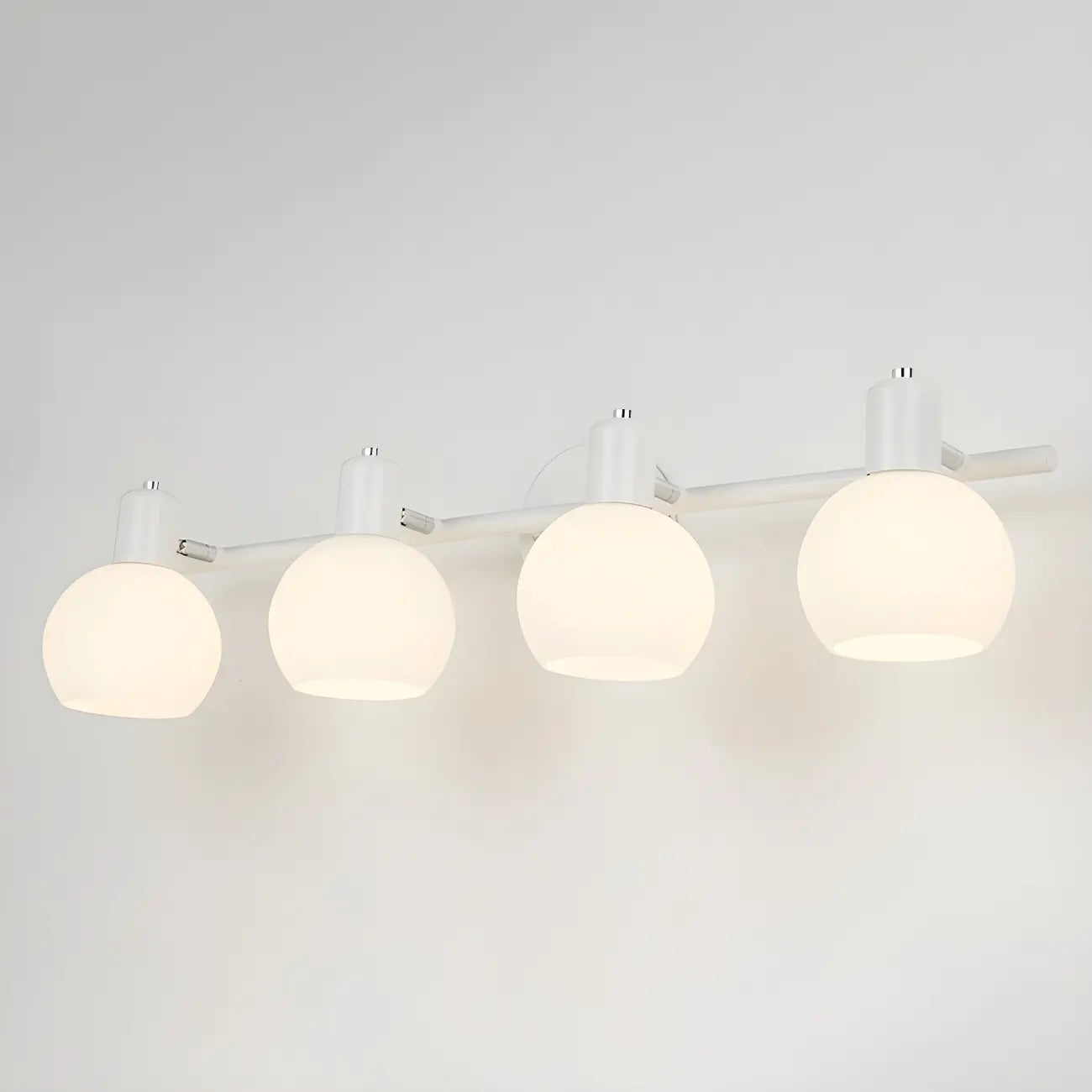 Applique murale moderne à 3 têtes noires avec abat-jour en verre blanc