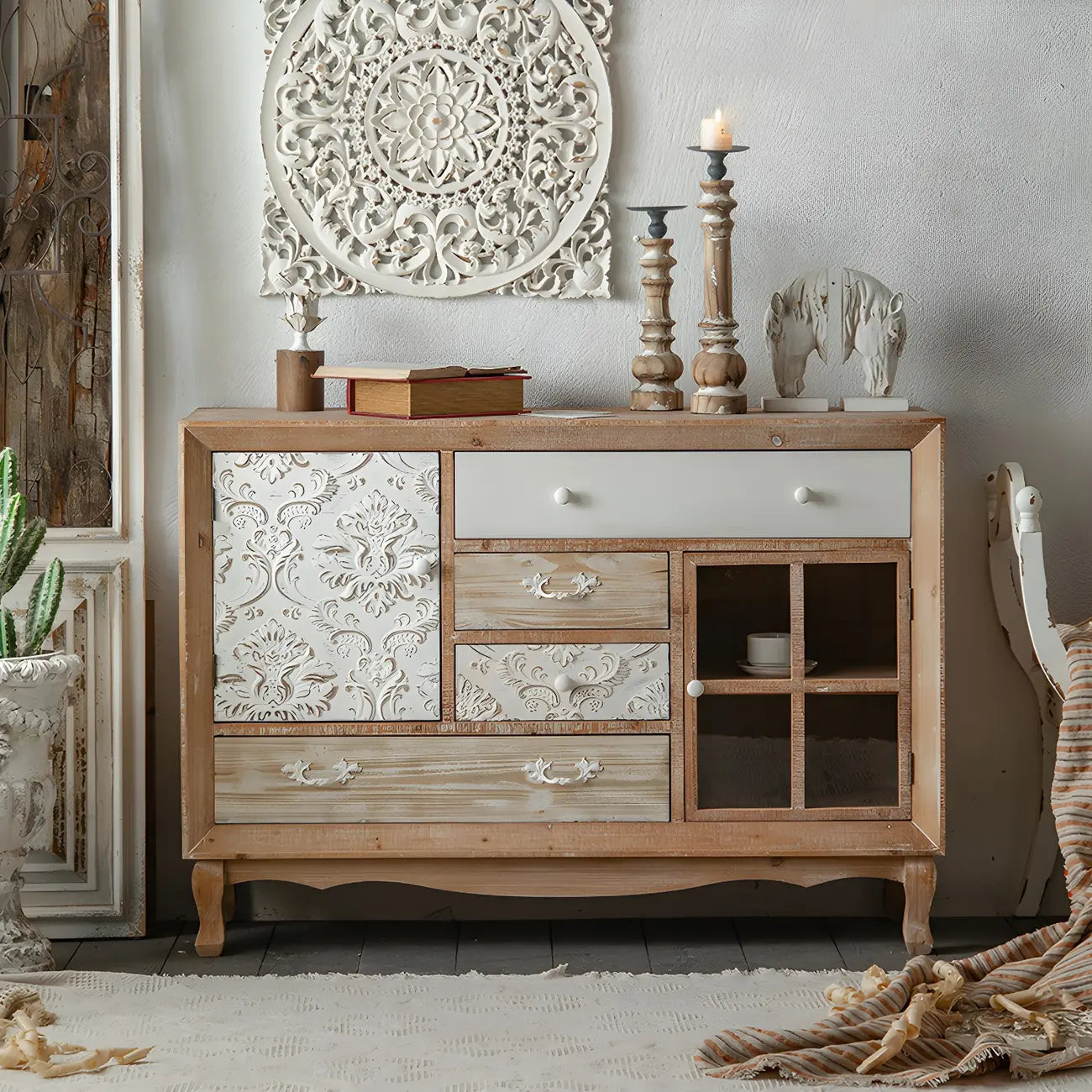 Buffet rustique en bois avec tiroirs décoratifs