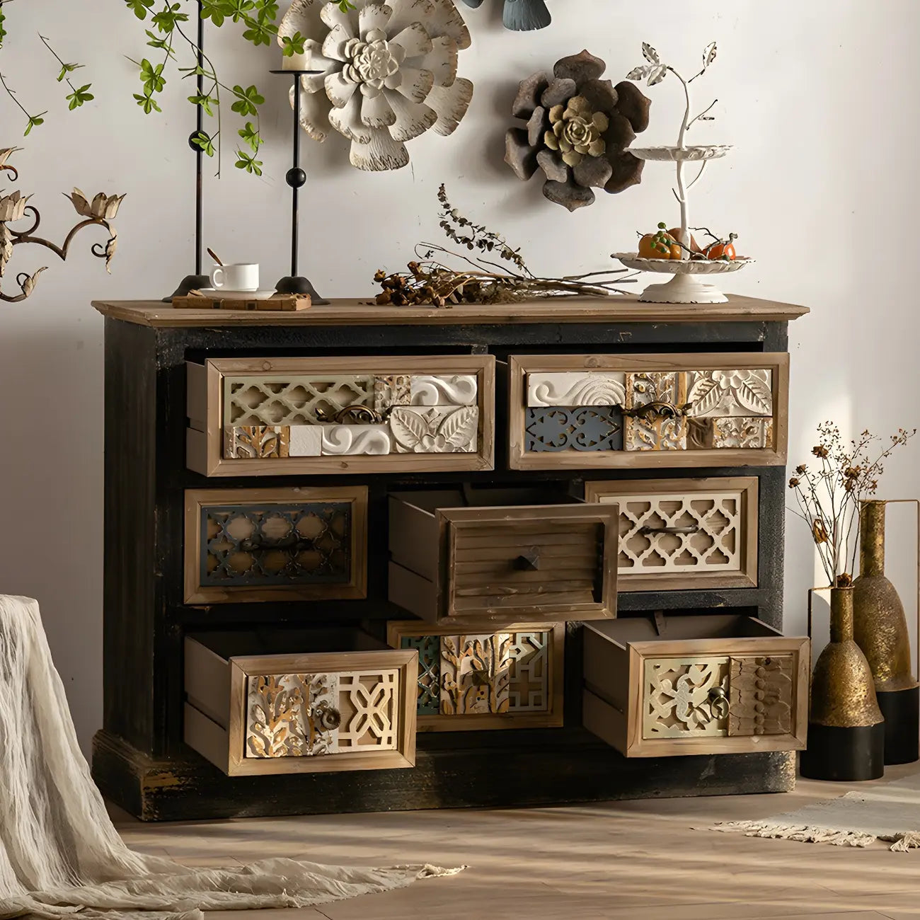 Buffet rustique en bois avec tiroirs décoratifs