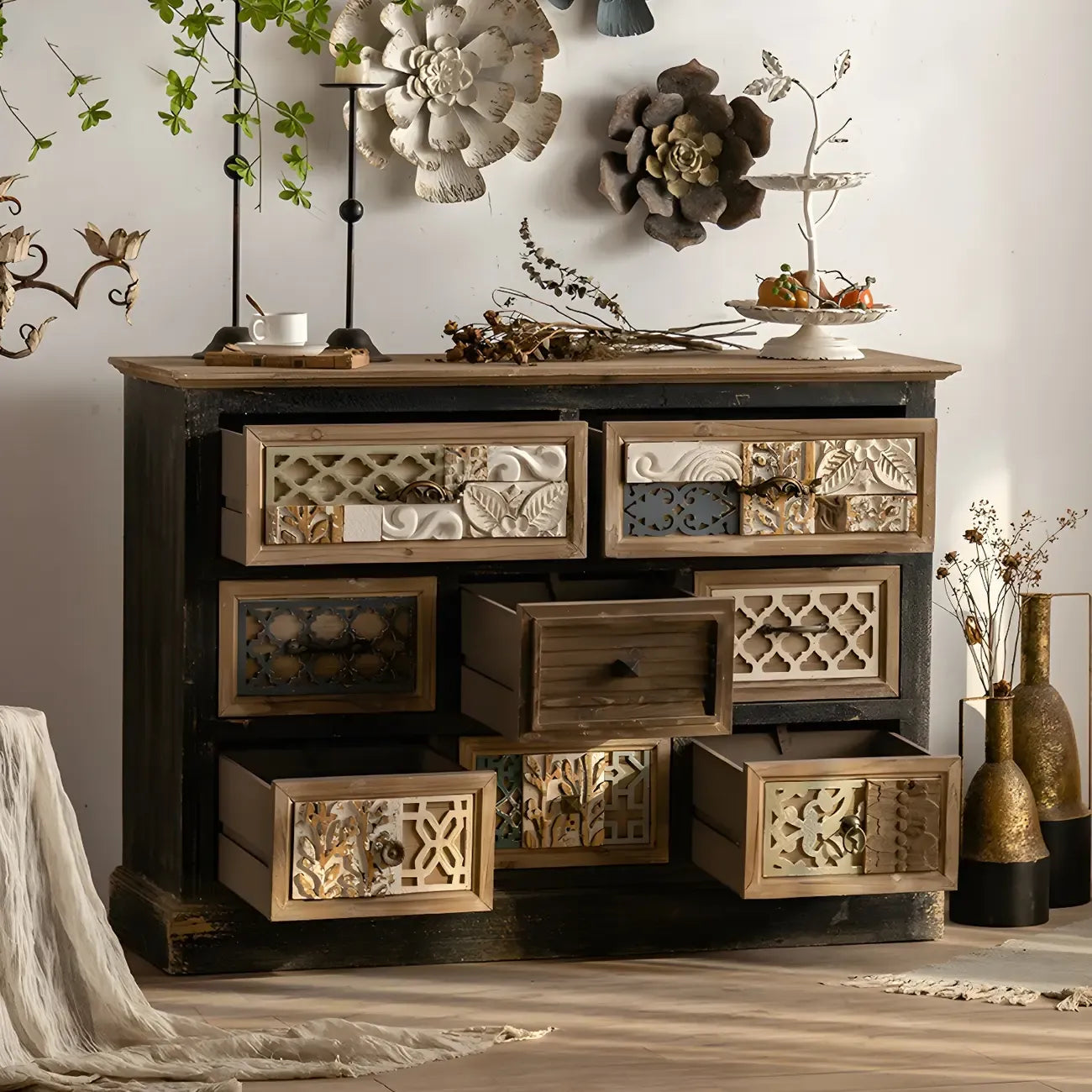 Buffet rustique en bois avec tiroirs décoratifs