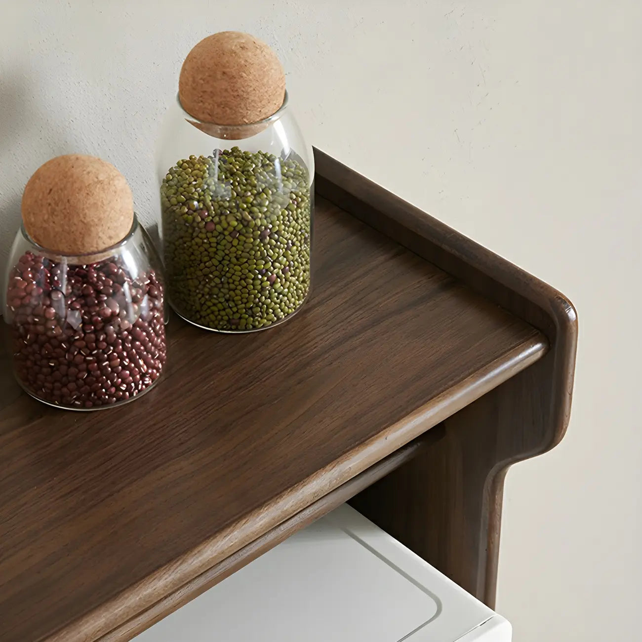 Buffet en bois avec portes coulissantes en verre, tiroirs et placards