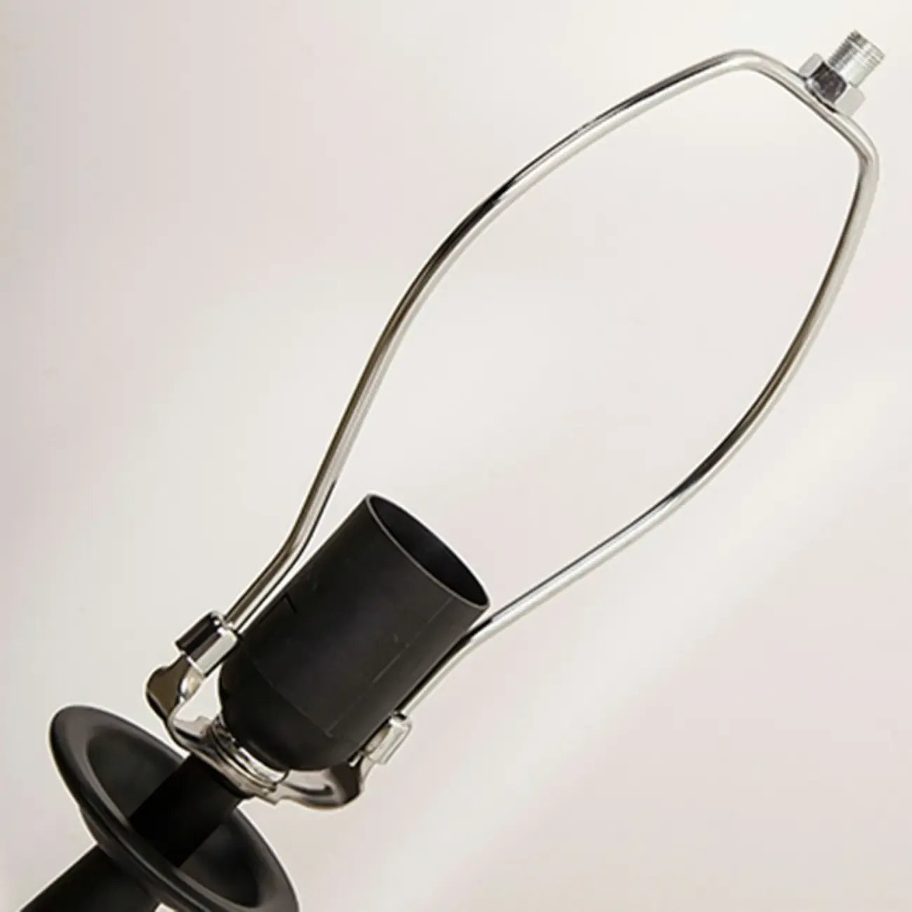 Lampe de table géométrique noire avec abat-jour en tissu pour chambre à coucher