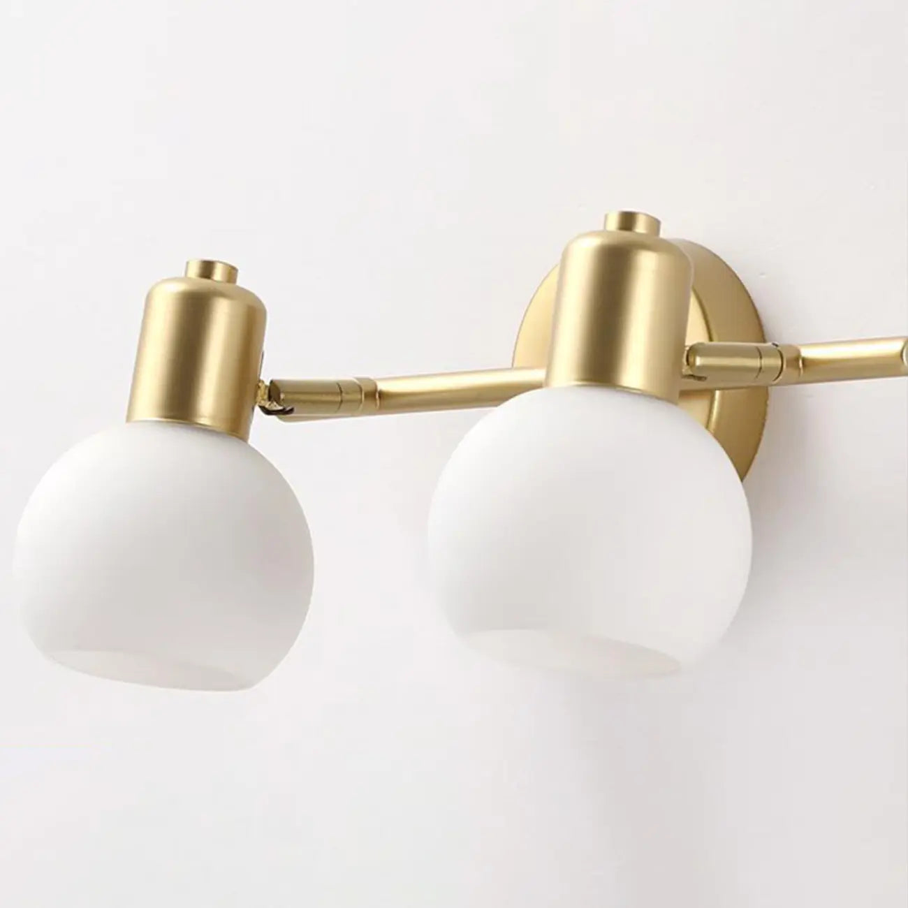 Lampe de coiffeuse moderne en verre globe doré à 3 têtes, à intensité variable