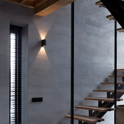 Applique murale LED moderne, luminaire minimaliste en métal pour couloir