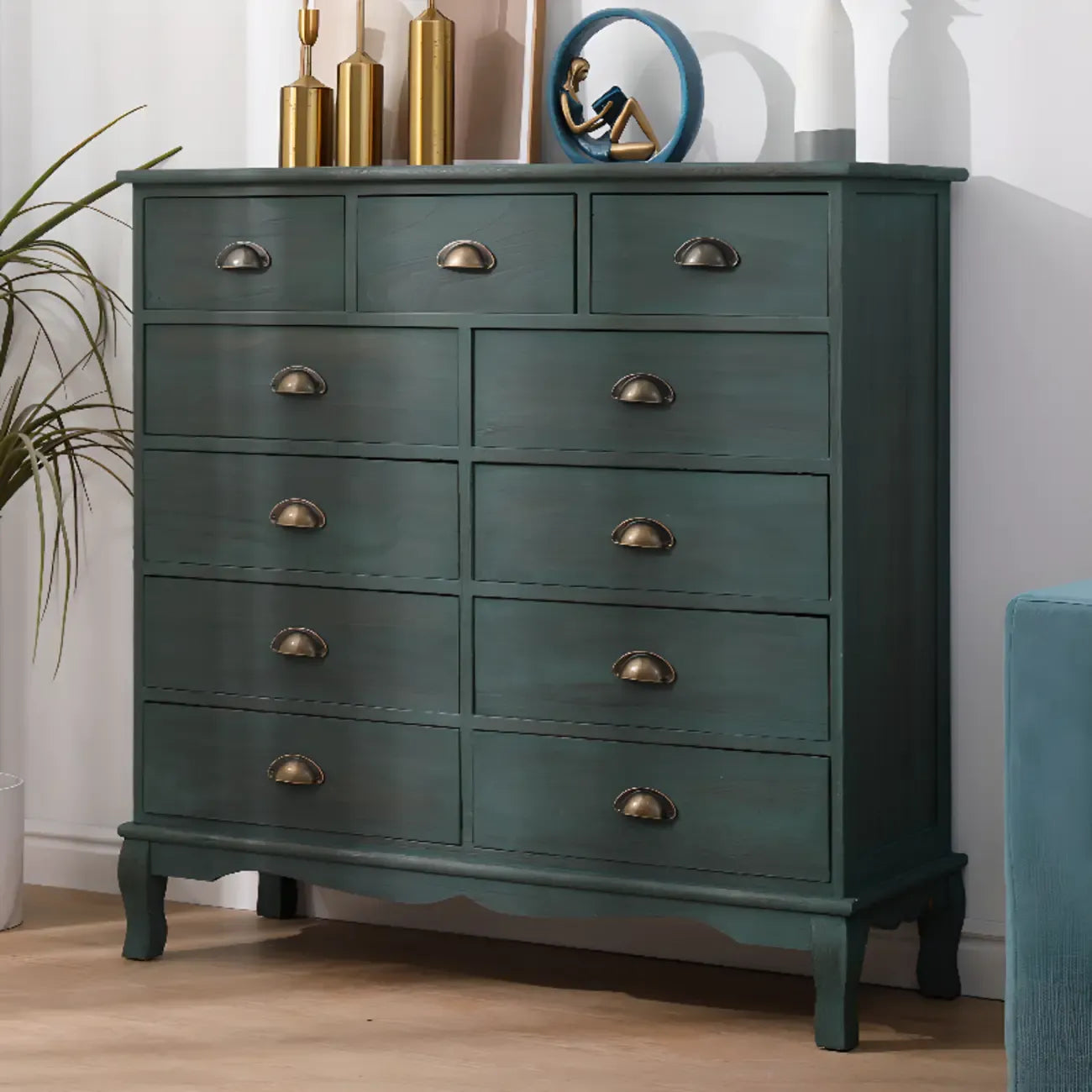 Meuble rustique marron à plusieurs tiroirs en bois pour salon