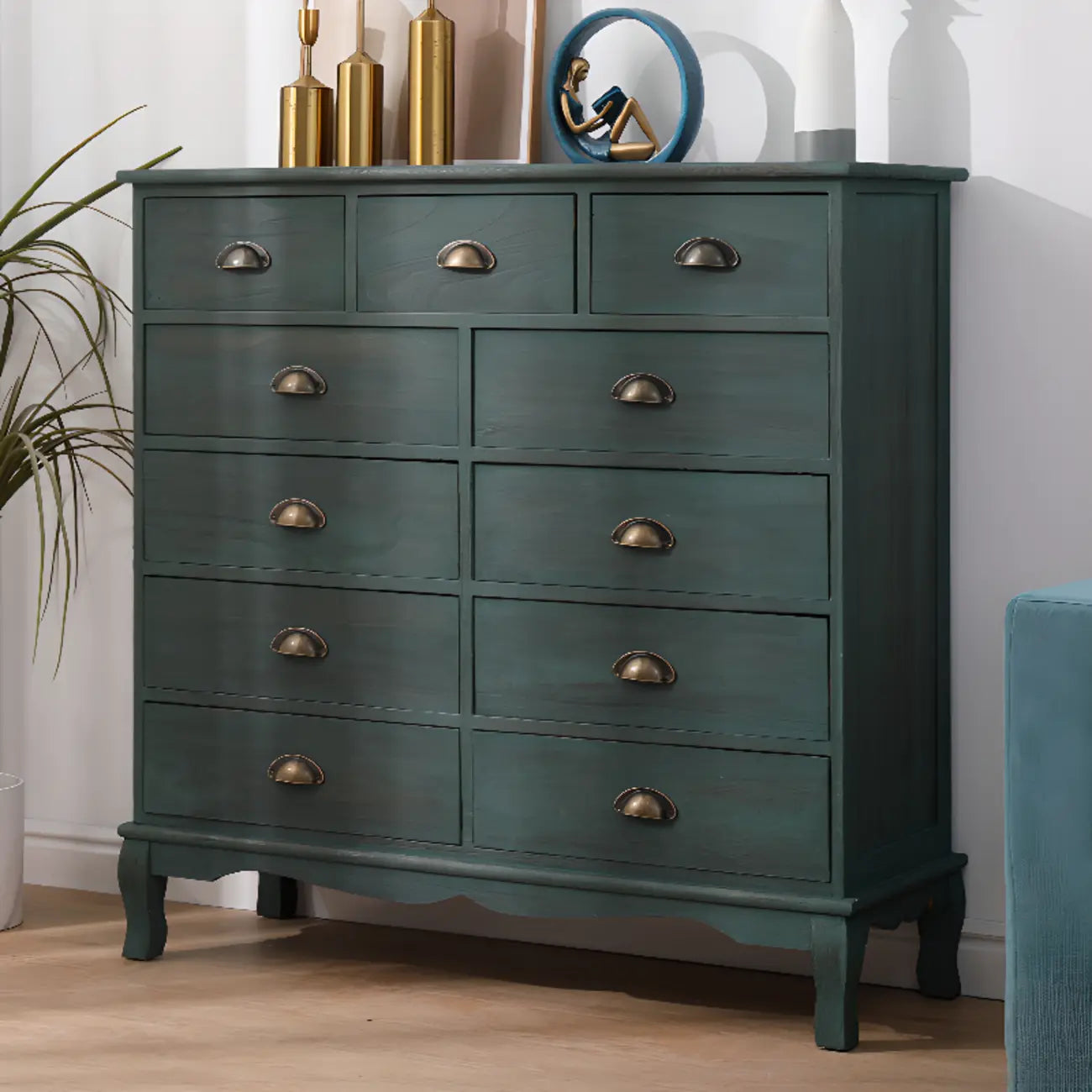 Meuble rustique marron à plusieurs tiroirs en bois pour salon