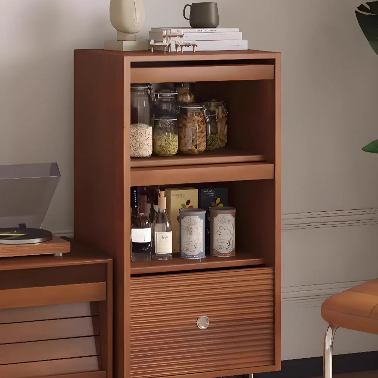 Armoire de rangement moderne en pin avec porte vitrée et base en métal