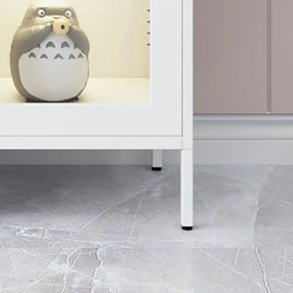 Vitrines modernes en acier coloré pour toilettes