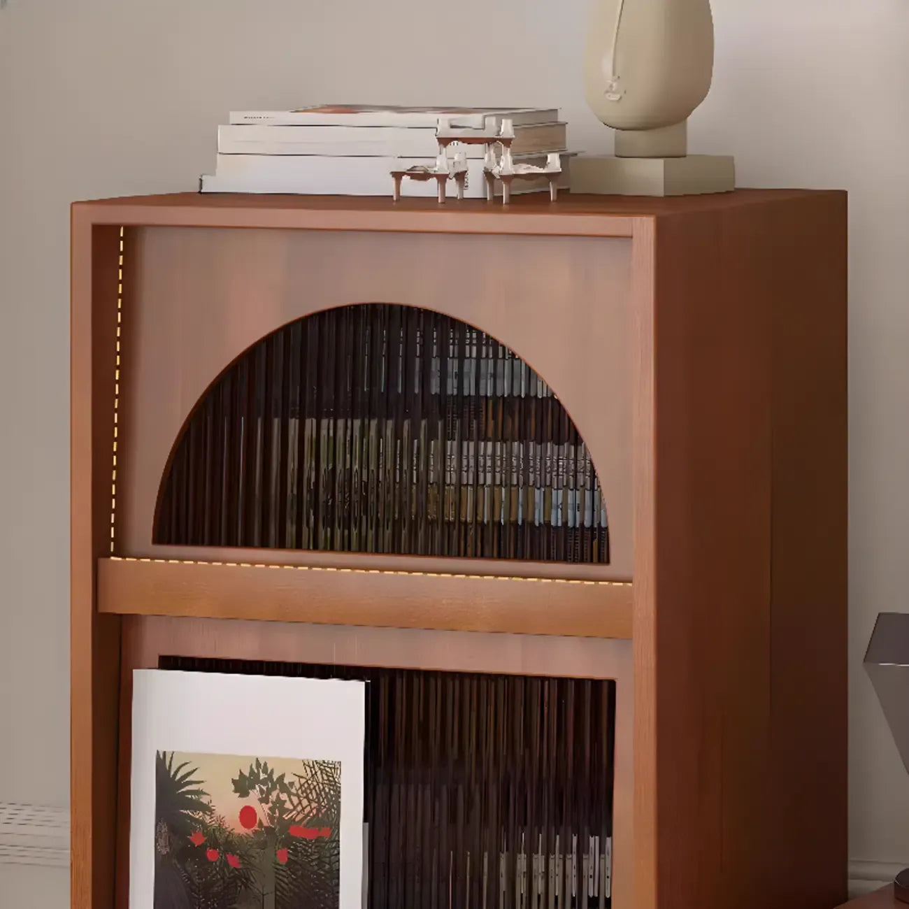 Armoire de rangement moderne en pin avec porte vitrée et base en métal