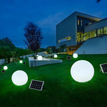 Boule lumineuse solaire LED pour jardin, idéale pour les allées extérieures.