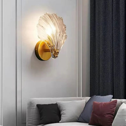 Applique murale moderne géométrique en métal avec abat-jour en verre en forme de coquillage