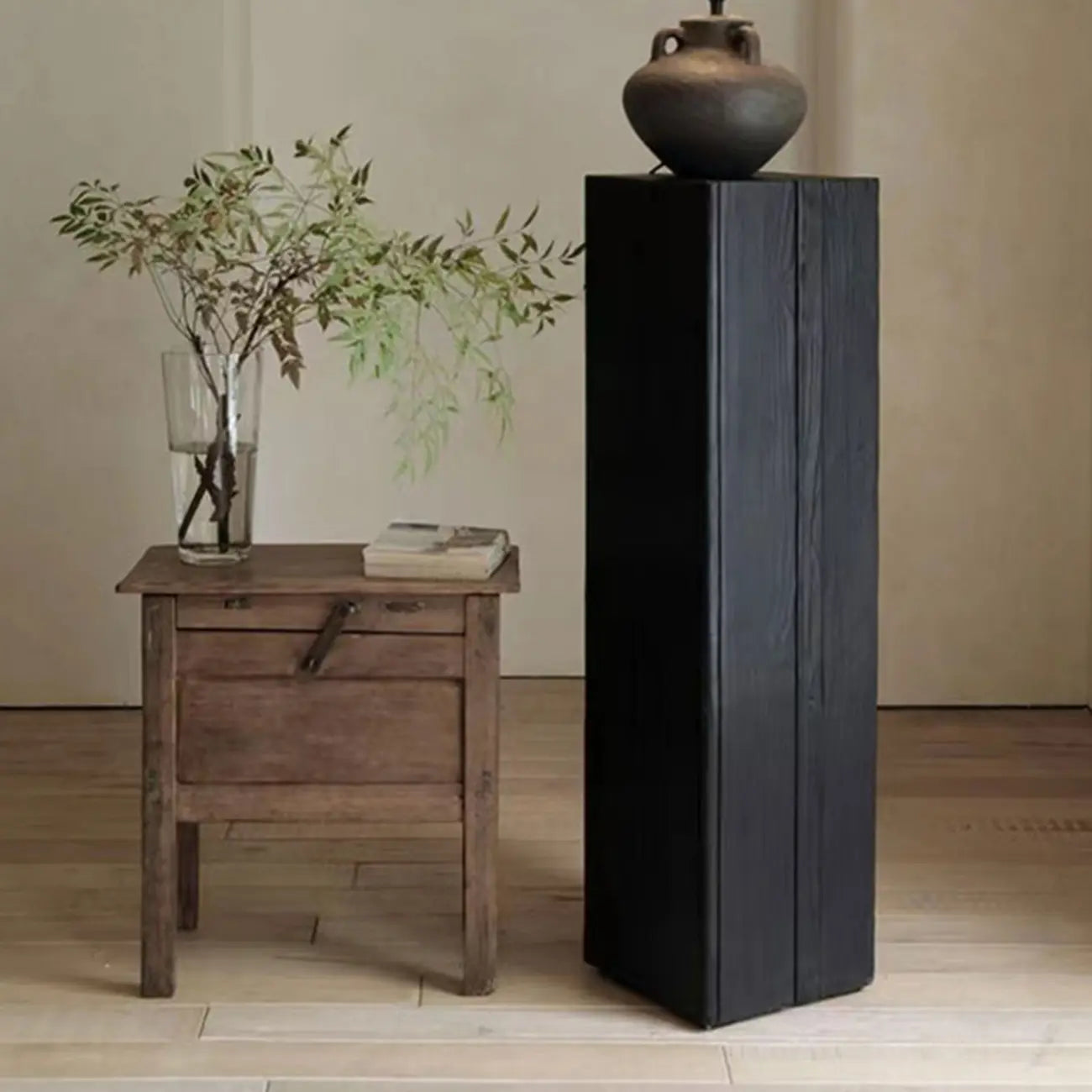 Table d'appoint carrée moderne en bois brun pour salon