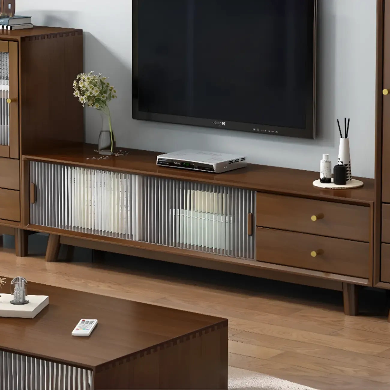 Meuble TV en bois naturel résistant avec gestion des câbles