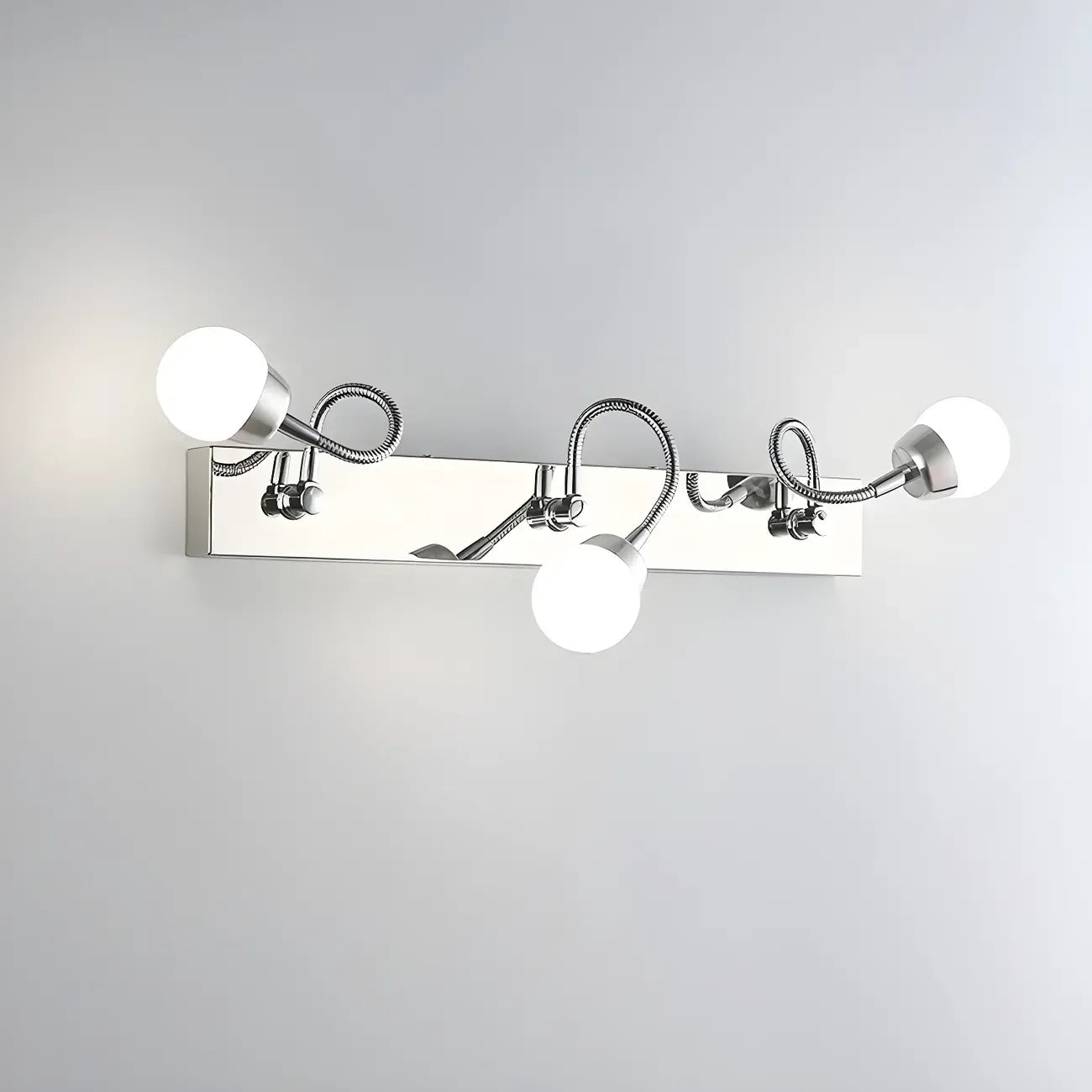 Applique murale moderne argentée à 3 lumières LED dimmables pour salle de bain