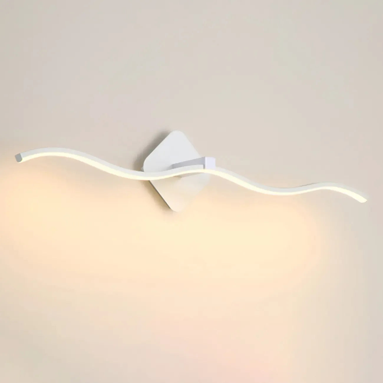 Applique murale moderne en métal ondulé avec LED intégrée pour salle de bain