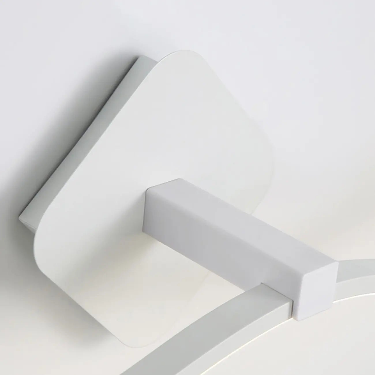 Applique murale moderne en métal ondulé avec LED intégrée pour salle de bain