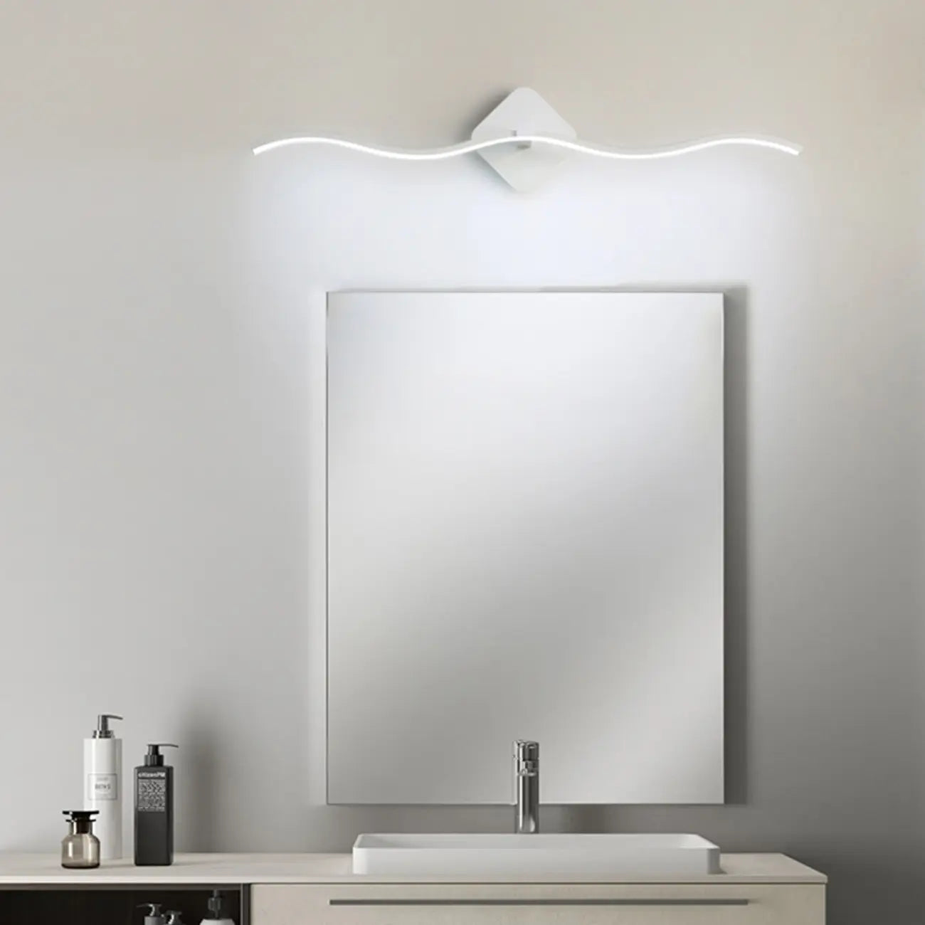 Applique murale moderne en métal ondulé avec LED intégrée pour salle de bain