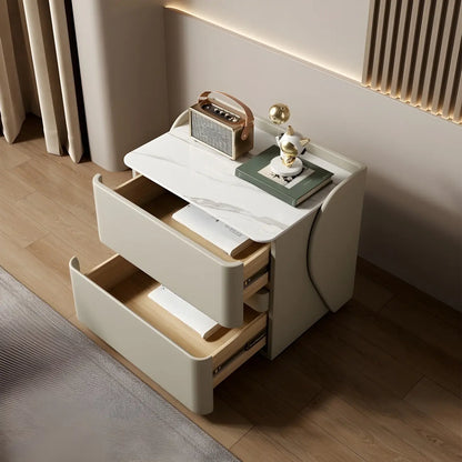 Table de chevet moderne en pin avec plateau en pierre et revêtement en cuir, à deux tiroirs