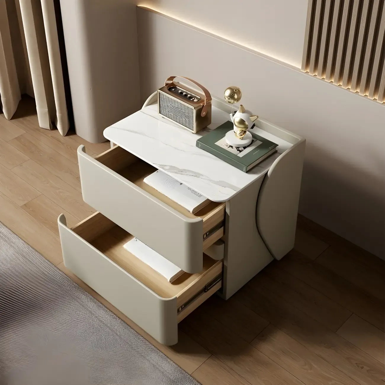 Table de chevet moderne en pin avec plateau en pierre et revêtement en cuir, à deux tiroirs