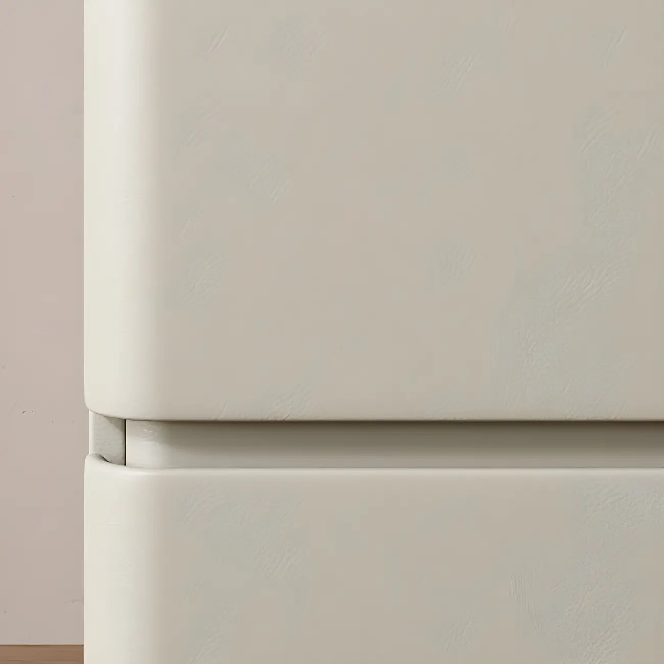 Table de chevet moderne en pin avec plateau en pierre et revêtement en cuir, à deux tiroirs