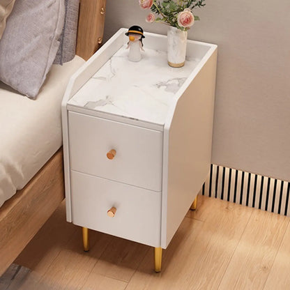 Table de chevet étroite à tiroirs en similicuir avec plateau en pierre