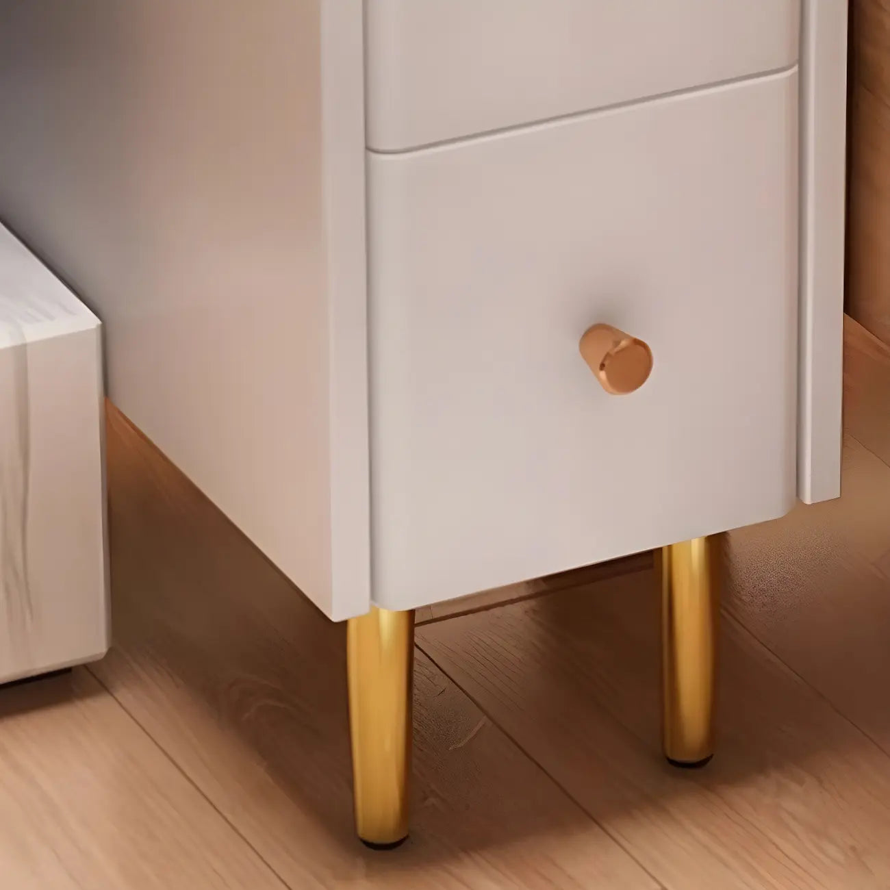 Table de chevet étroite à tiroirs en similicuir avec plateau en pierre