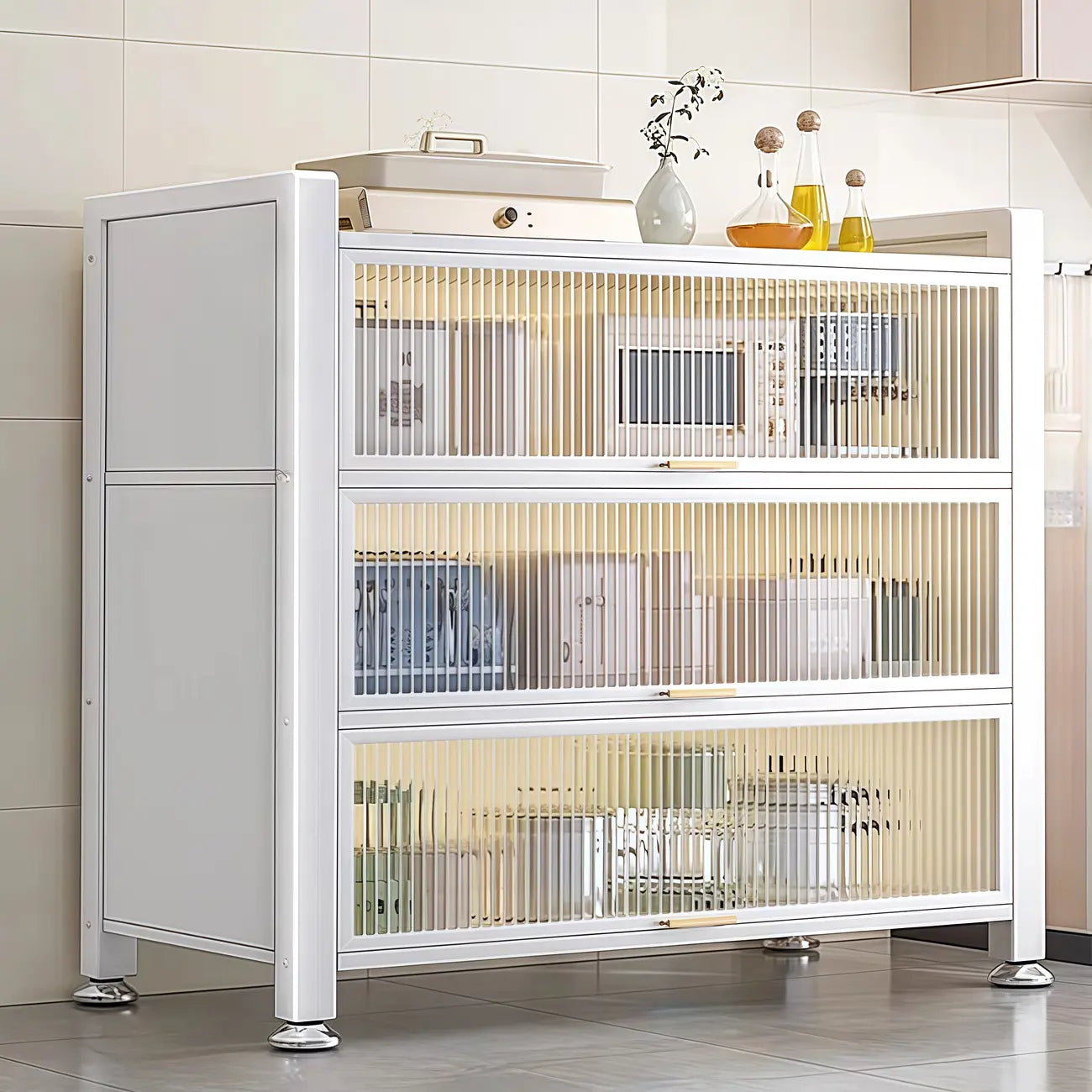 Buffet moderne et simple en métal avec portes relevables et plusieurs placards