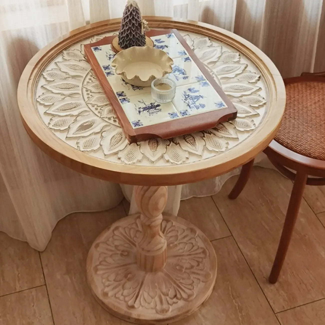 Table d'appoint ronde rétro en bois clair pour salon