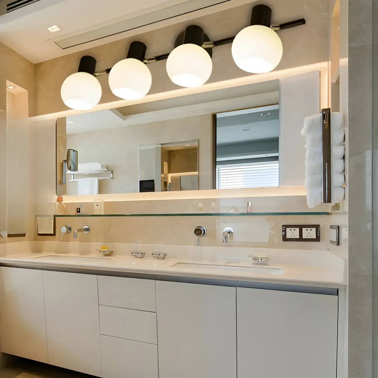 Applique murale moderne en métal et verre noir avec dôme pour salle de bain