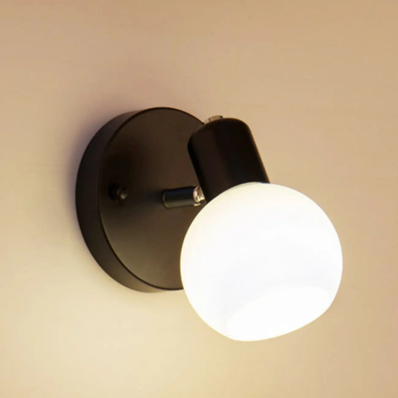 Applique murale moderne en métal et verre noir avec dôme pour salle de bain