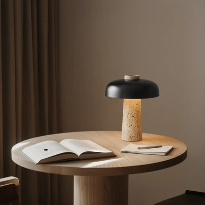 Lampe de table moderne en pierre de travertin avec abat-jour en fer