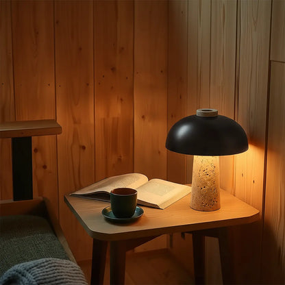 Lampe de table moderne en pierre de travertin avec abat-jour en fer