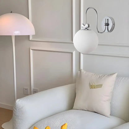 Applique murale LED Globe avec finition chromée pour chambre